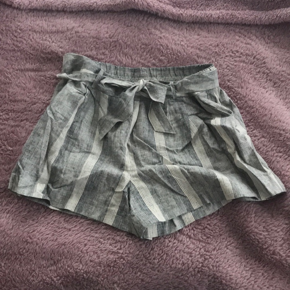LOFT Highwaisted flowy shorts